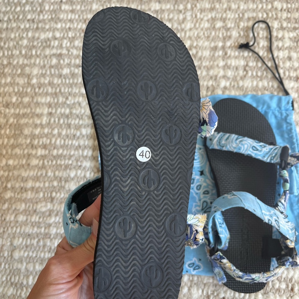 NEW Arizona Love sandals sz 40
